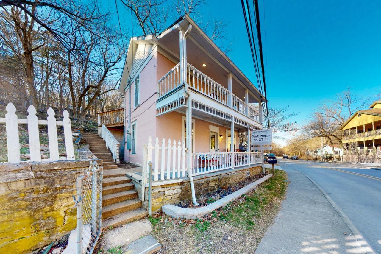 The Pink House On Main - Upper Daire Eureka Springs Dış mekan fotoğraf